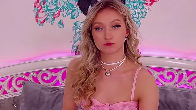 MiaNixan online show from February 28, 7:15 am