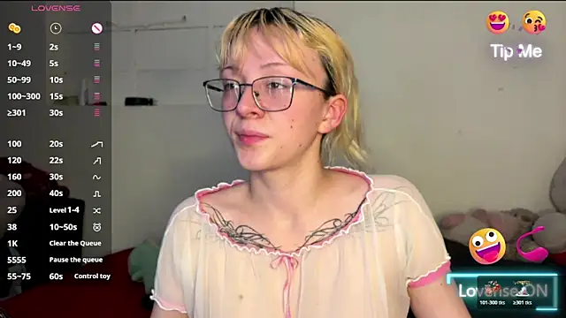 Snapshot of Cloe_five chatting on October 27, 11:31 pm Cloe five online show from October 27, 11:31 pm