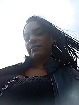 Snapshot of Sara-77 chatting on January 3, 5:10 pm Sara-77 online show from January 3, 5:10 pm