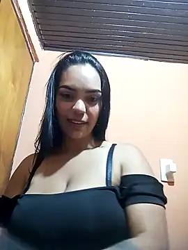 Snapshot of Sara-77 chatting on January 5, 6:13 pm Sara-77 online show from January 5, 6:13 pm