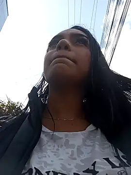 Snapshot of Sara-77 chatting on January 8, 7:24 pm Sara-77 online show from January 8, 7:24 pm