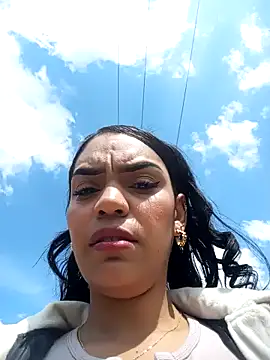 Snapshot of Sara-77 chatting on January 21, 3:32 pm Sara-77 online show from January 21, 3:32 pm