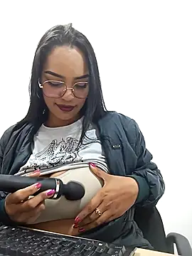 Snapshot of Sara-77 chatting on January 27, 10:06 pm Sara-77 online show from January 27, 10:06 pm