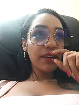 Snapshot of Sara-77 chatting on February 3, 8:35 pm Sara-77 online show from February 3, 8:35 pm