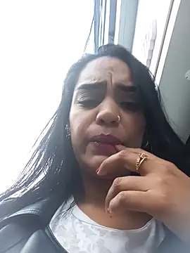 Snapshot of Sara-77 chatting on February 6, 8:23 pm Sara-77 online show from February 6, 8:23 pm