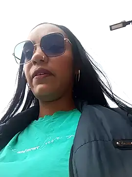 Snapshot of Sara-77 chatting on February 12, 3:05 pm Sara-77 online show from February 12, 3:05 pm