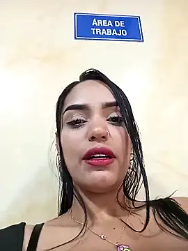 Snapshot of Sara-77 chatting on February 18, 7:30 pm Sara-77 online show from February 18, 7:30 pm