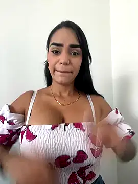 Snapshot of Sara-77 chatting on October 8, 3:31 pm Sara-77 online show from October 8, 3:31 pm