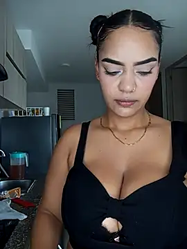 Snapshot of Sara-77 chatting on November 11, 3:01 pm Sara-77 online show from November 11, 3:01 pm