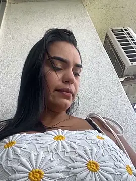 Snapshot of Sara-77 chatting on December 4, 6:05 pm Sara-77 online show from December 4, 6:05 pm