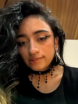 Lila Desiree online show from December 18, 6:32 am