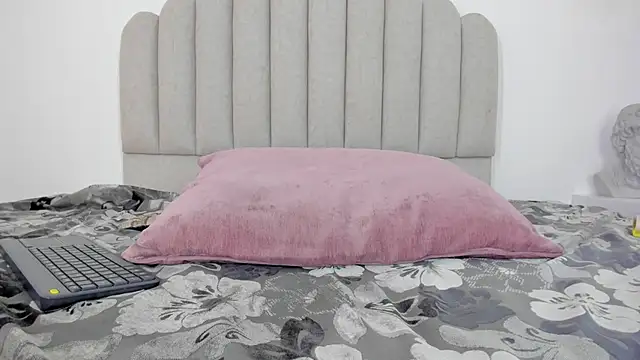 Nikki Angel  online show from February 12, 10:26 pm