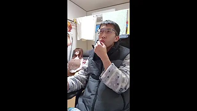 Snapshot of Aenbukkake_kai2 chatting on November 27, 3:36 pm Aenbukkake kai2 online show from November 27, 3:36 pm