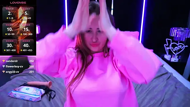 Snapshot of GentleAdellee chatting on February 8, 1:33 pm GentleAdellee online show from February 8, 1:33 pm