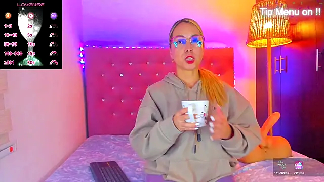 Snapshot of _sexybunny_ chatting on October 3, 4:09 am sexybunny online show from October 3, 4:09 am