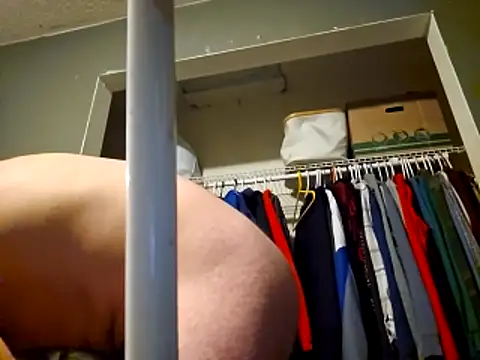 Snapshot of Spunwhiteboy1992 chatting on December 5, 6:11 am Spunwhiteboy1992 online show from December 5, 6:11 am