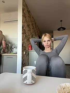 Snapshot of DonorDi chatting on February 23, 2:35 pm DonorDi online show from February 23, 2:35 pm