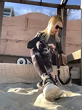 Snapshot of DonorDi chatting on March 7, 1:29 pm DonorDi online show from March 7, 1:29 pm