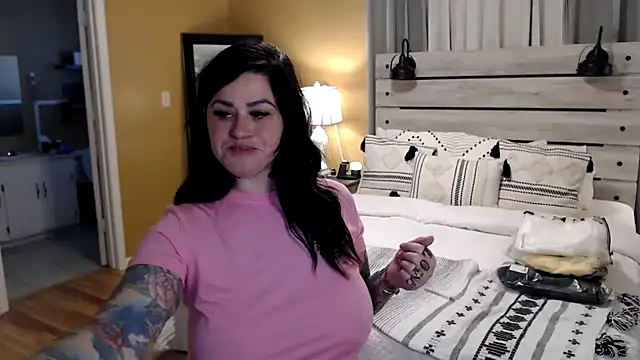 TexasTattooedHouseWife online show from March 4, 7:11 pm
