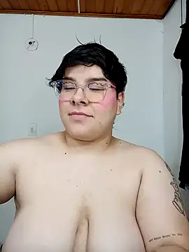 Snapshot of amalia_love chatting on December 19, 8:13 am amalia love online show from December 19, 8:13 am