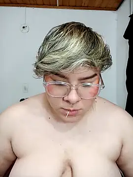 Snapshot of amalia_love chatting on December 28, 11:26 pm amalia love online show from December 28, 11:26 pm