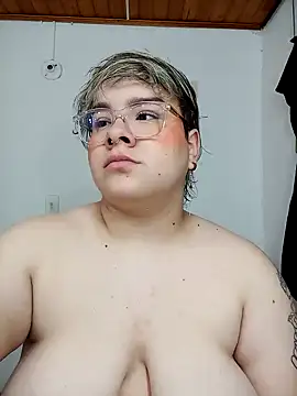 Snapshot of amalia_love chatting on January 3, 9:15 pm amalia love online show from January 3, 9:15 pm