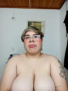 Snapshot of amalia_love chatting on January 5, 7:17 am amalia love online show from January 5, 7:17 am