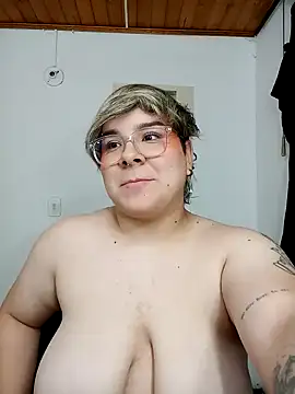 Snapshot of amalia_love chatting on January 12, 9:40 am amalia love online show from January 12, 9:40 am