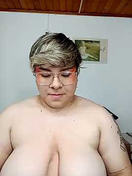 Snapshot of amalia_love chatting on February 9, 8:22 am amalia love online show from February 9, 8:22 am