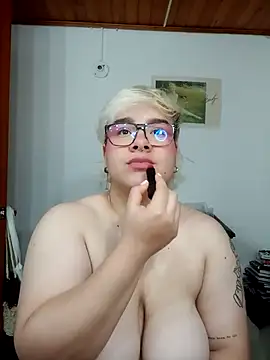 Snapshot of amalia_love chatting on October 10, 5:50 am amalia love online show from October 10, 5:50 am