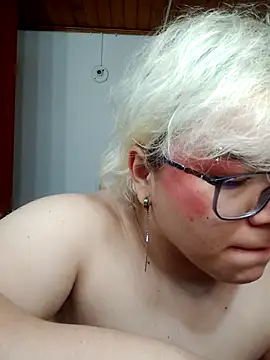 Snapshot of amalia_love chatting on October 30, 6:37 am amalia love online show from October 30, 6:37 am