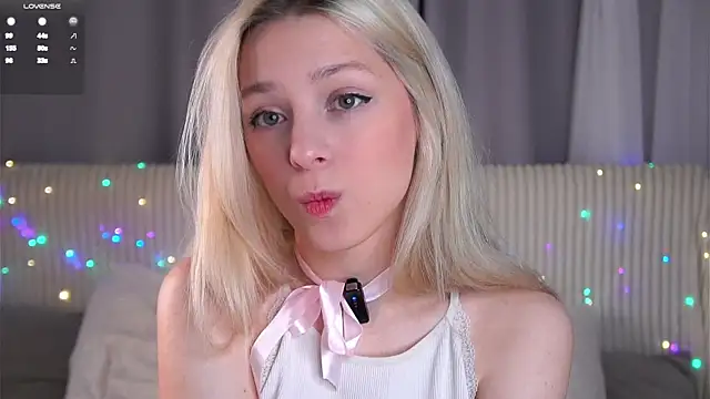 Snapshot of EngelFugler chatting on December 14, 1:11 am EngelFugler online show from December 14, 1:11 am