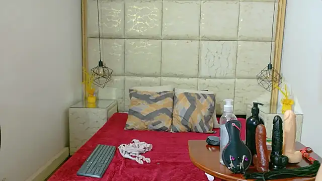 danna flame online show from November 27, 8:33 pm