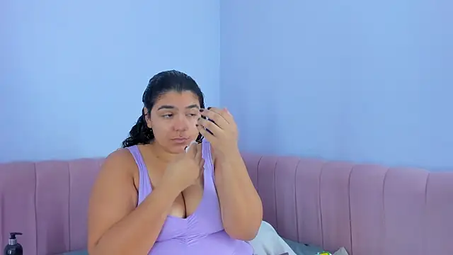 Tiffanymiller00 online show from December 14, 1:59 pm