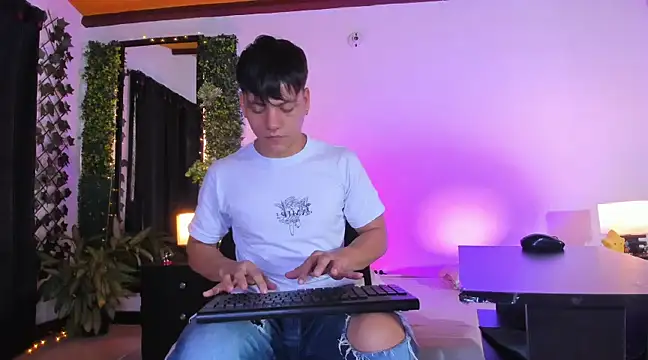 Valentino  X online show from March 3, 2:37 pm