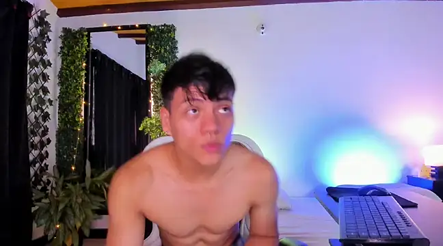 Valentino  X online show from March 5, 3:18 pm