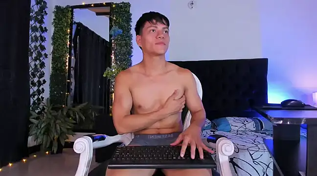 Valentino  X online show from March 11, 2:51 pm