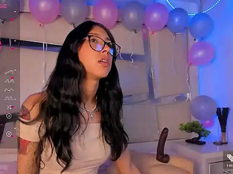 Snapshot of Mis__lola chatting on November 12, 8:52 pm Mis lola online show from November 12, 8:52 pm