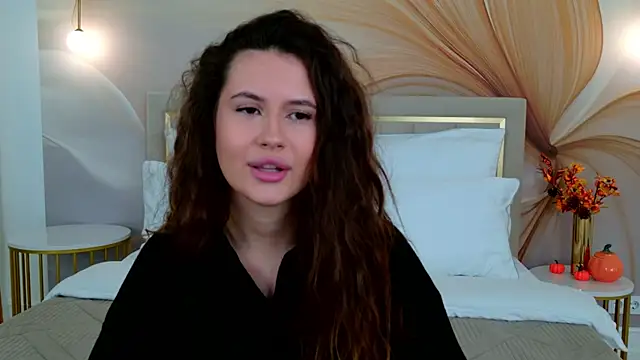 milaleoneli online show from November 4, 3:00 pm