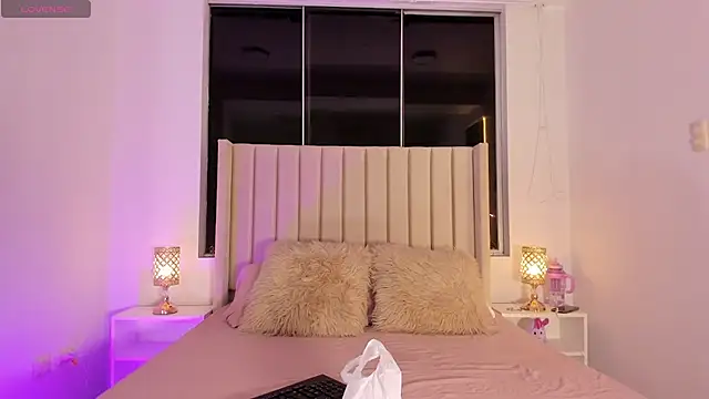 Aliison Smith online show from November 8, 4:34 am