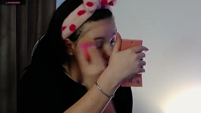 AveryWillow online show from March 12, 12:57 pm