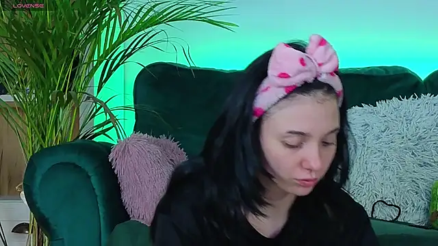 AveryWillow online show from October 10, 1:37 am