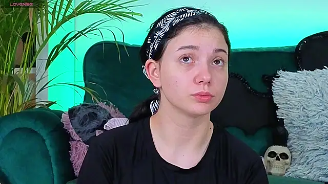 AveryWillow online show from November 1, 4:58 am