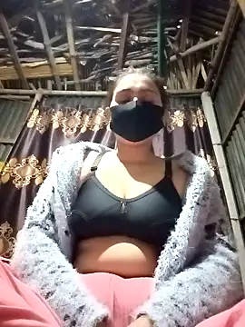 Snapshot of HenaAra chatting on February 4, 5:45 pm HenaAra online show from February 4, 5:45 pm