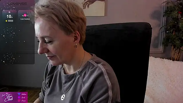 Snapshot of Nika_Smit chatting on December 15, 11:12 am Nika Smit online show from December 15, 11:12 am