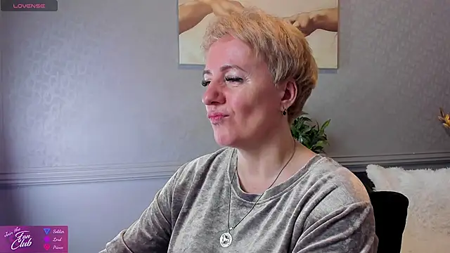 Snapshot of Nika_Smit chatting on December 23, 1:03 pm Nika Smit online show from December 23, 1:03 pm