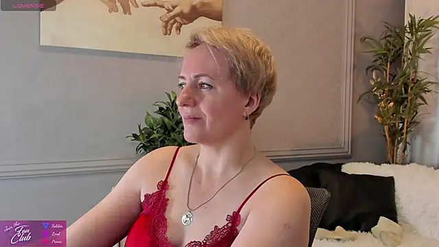 Snapshot of Nika_Smit chatting on February 8, 2:27 pm Nika Smit online show from February 8, 2:27 pm