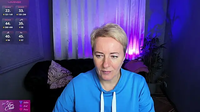 Snapshot of Nika_Smit chatting on September 13, 5:18 am Nika Smit online show from September 13, 5:18 am