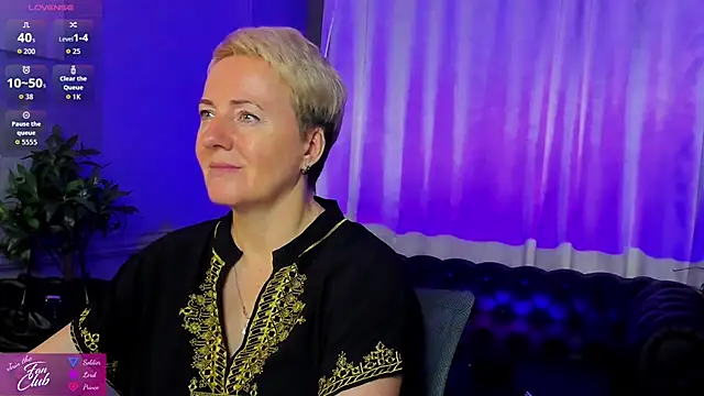 Snapshot of Nika_Smit chatting on September 19, 4:58 am Nika Smit online show from September 19, 4:58 am