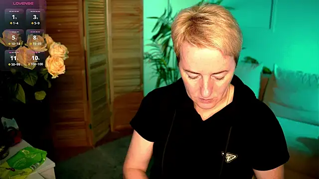 Snapshot of Nika_Smit chatting on September 27, 5:23 am Nika Smit online show from September 27, 5:23 am